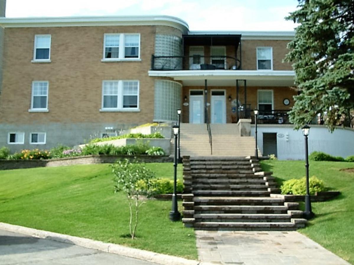 Auberge Le St-Georges Chicoutimi 外观 照片