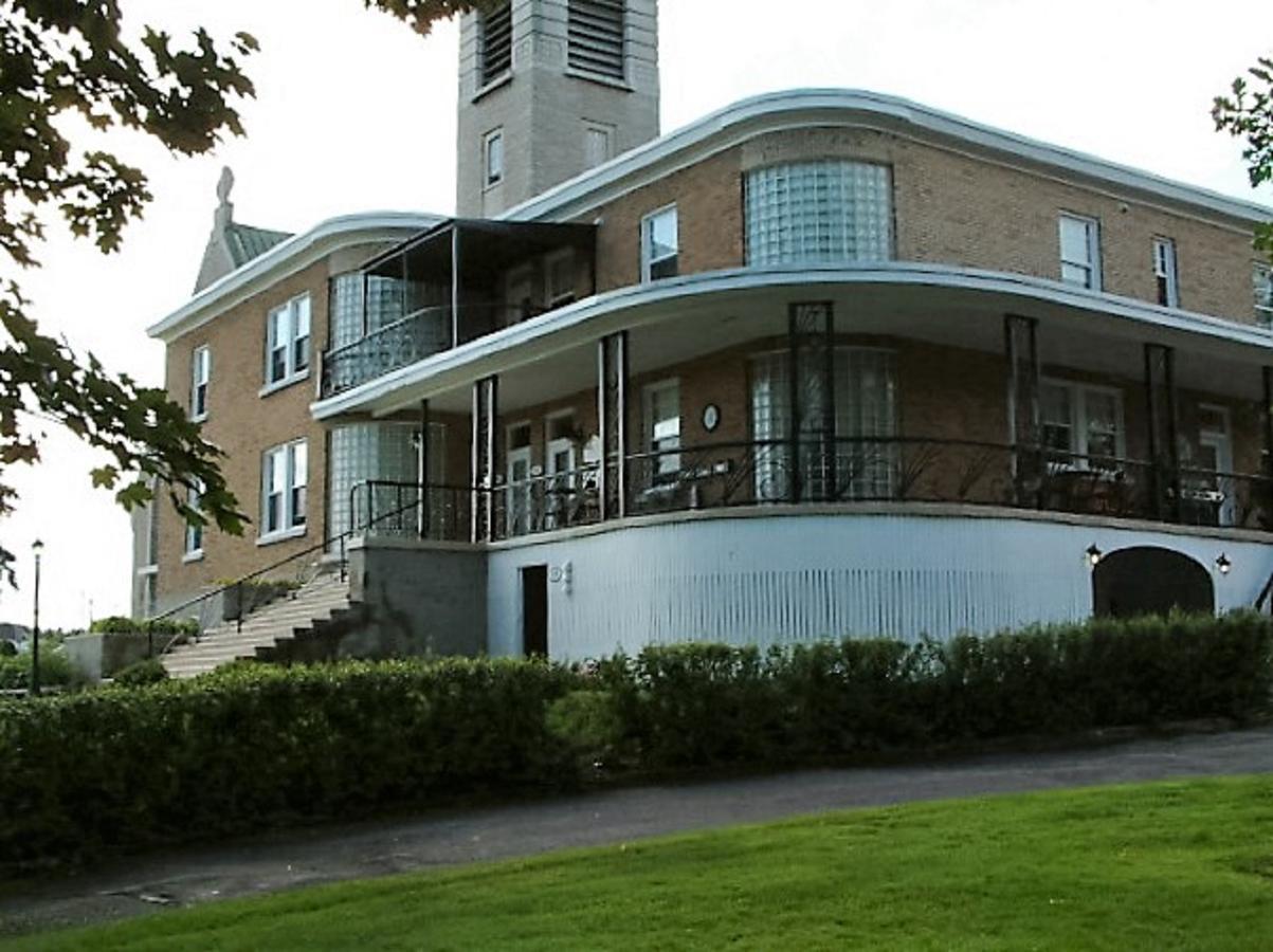 Auberge Le St-Georges Chicoutimi 外观 照片