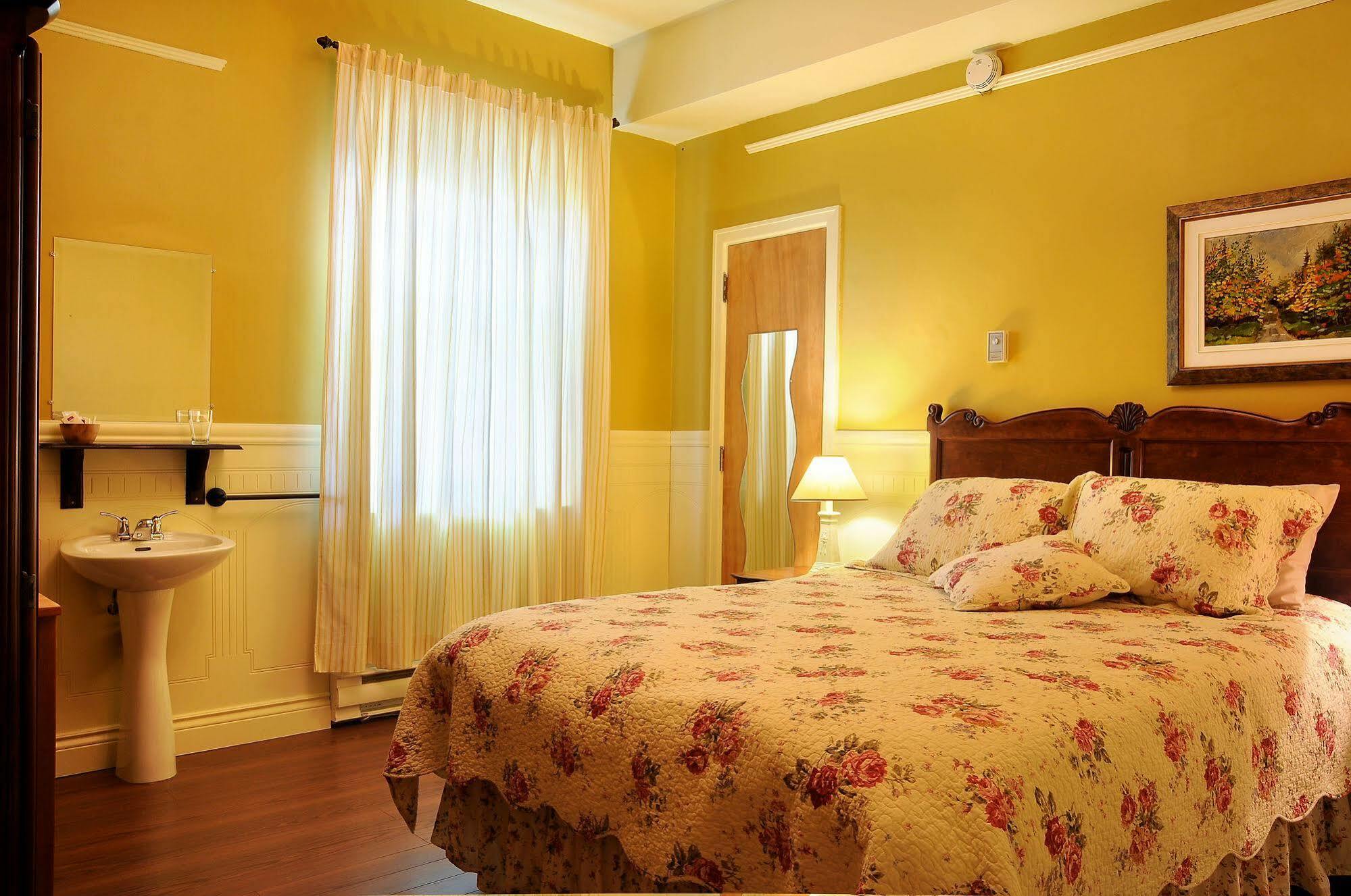 Auberge Le St-Georges Chicoutimi 外观 照片