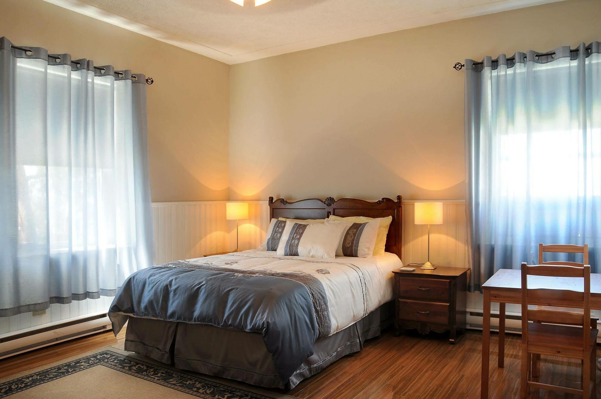 Auberge Le St-Georges Chicoutimi 外观 照片