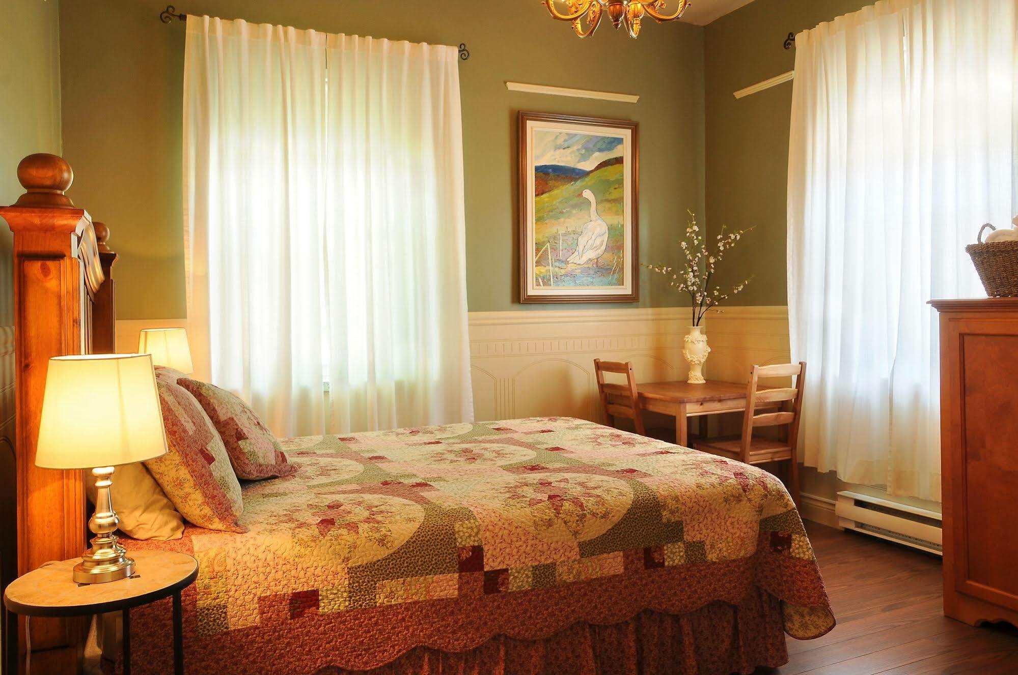 Auberge Le St-Georges Chicoutimi 外观 照片