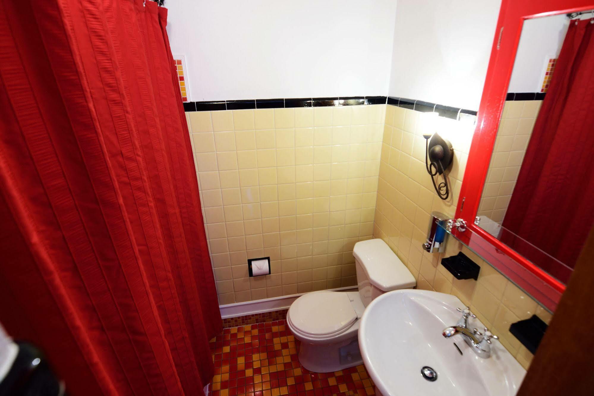 Auberge Le St-Georges Chicoutimi 外观 照片