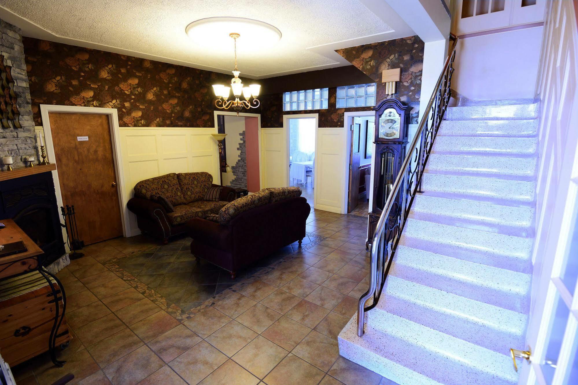 Auberge Le St-Georges Chicoutimi 外观 照片