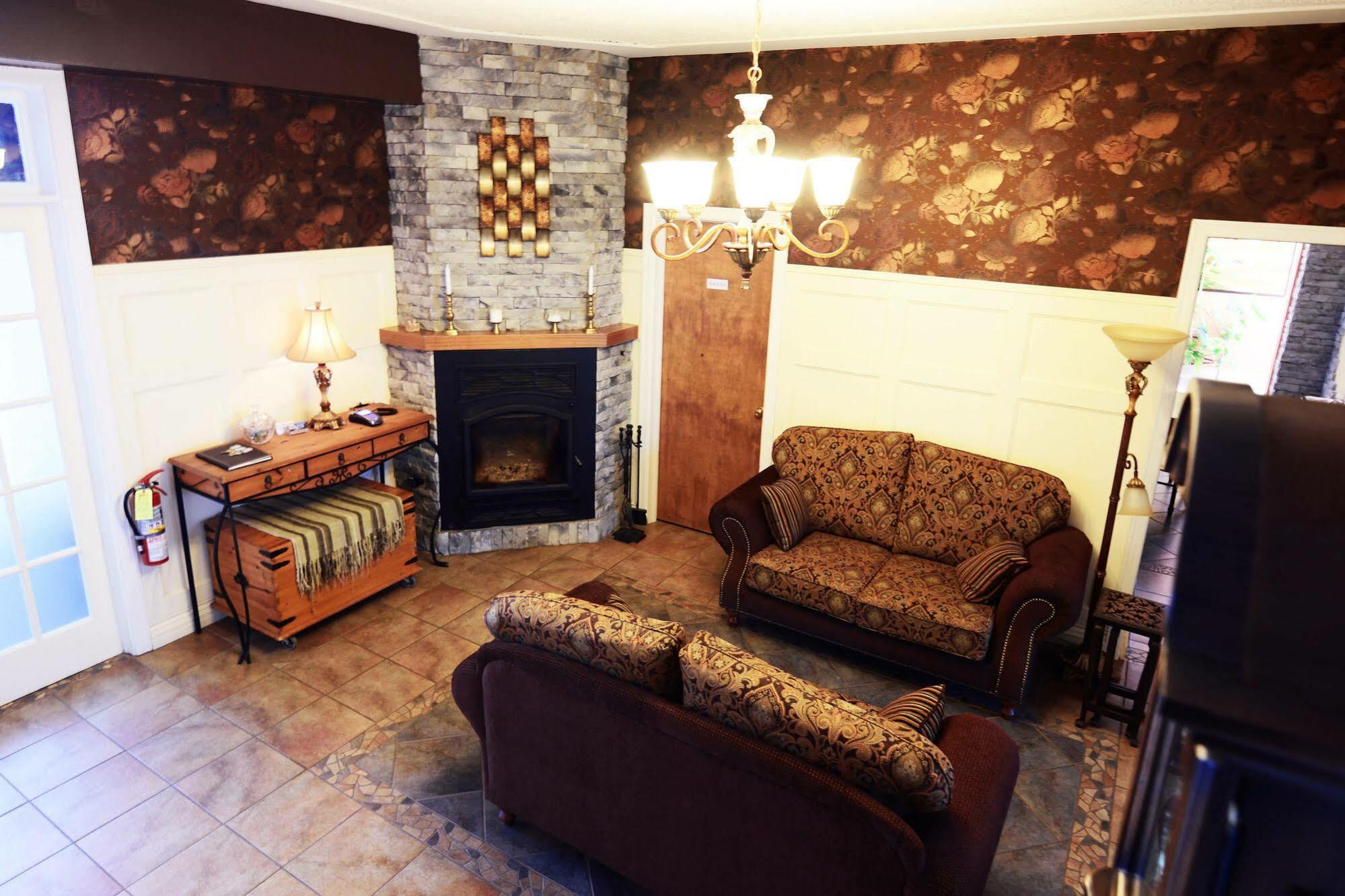 Auberge Le St-Georges Chicoutimi 外观 照片