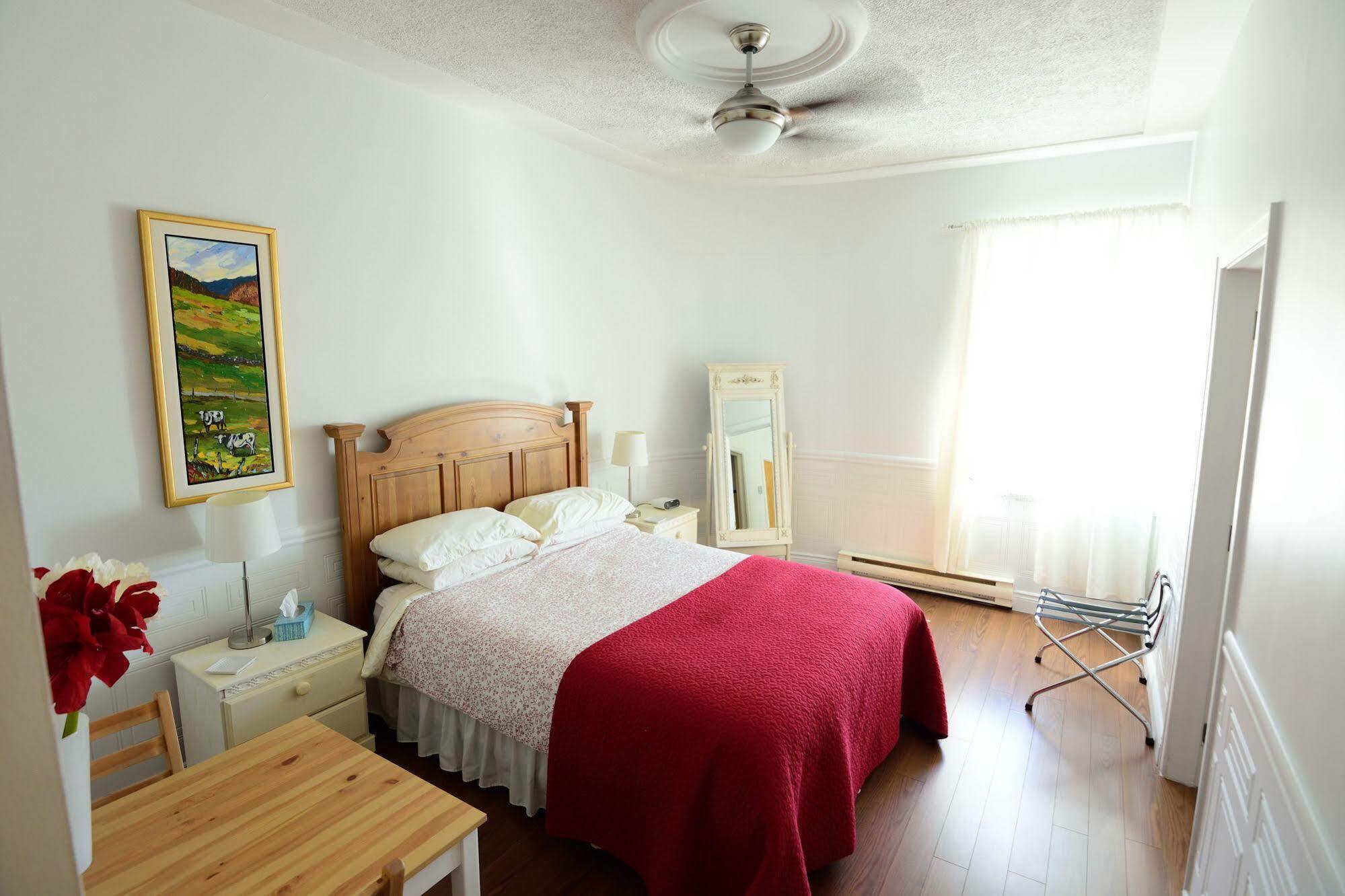 Auberge Le St-Georges Chicoutimi 外观 照片